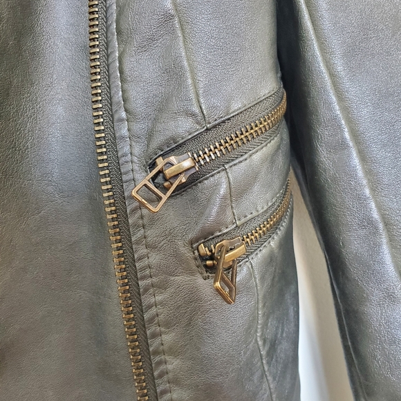 Beautiful faux leather jacket. Worn only a few tim - Picture 6 of 6